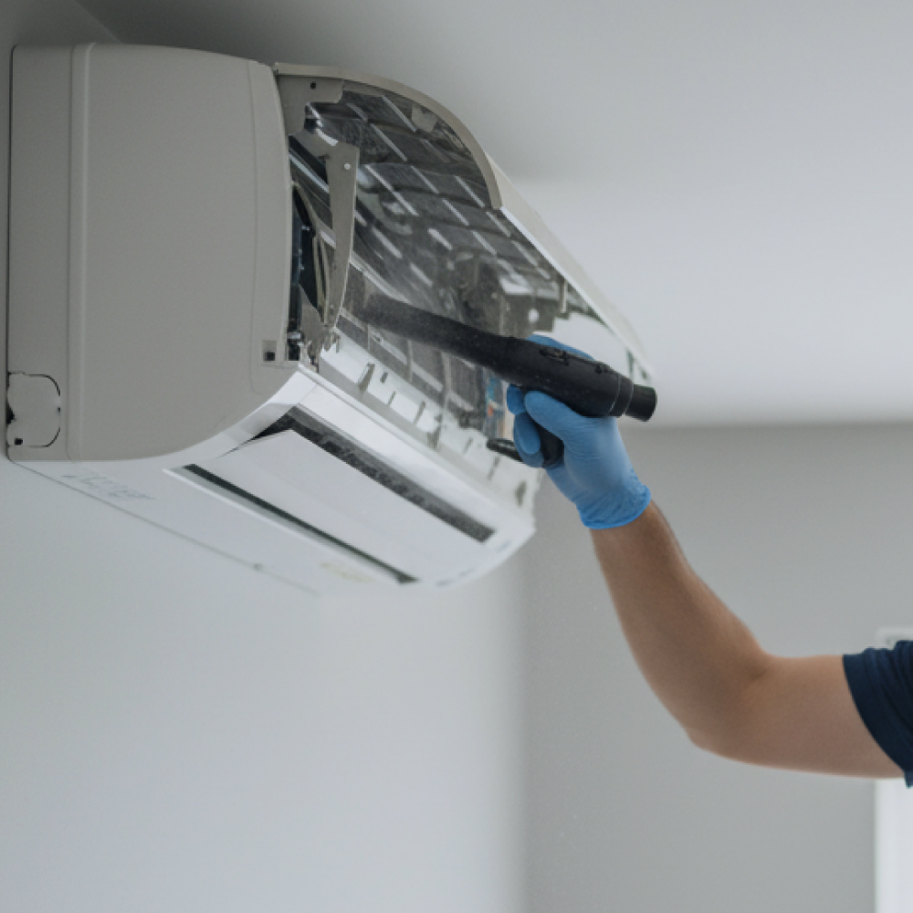 صيانة وتنظيف المكيفات